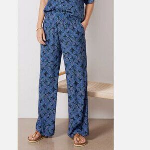 Evereve Navy and Black Leaf Print Wide Leg Pants